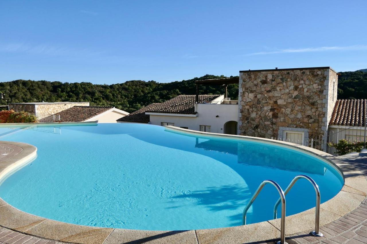 Cala Bitta Residence Con Piscina A 4 Km Da Baja Sardinia מראה חיצוני תמונה