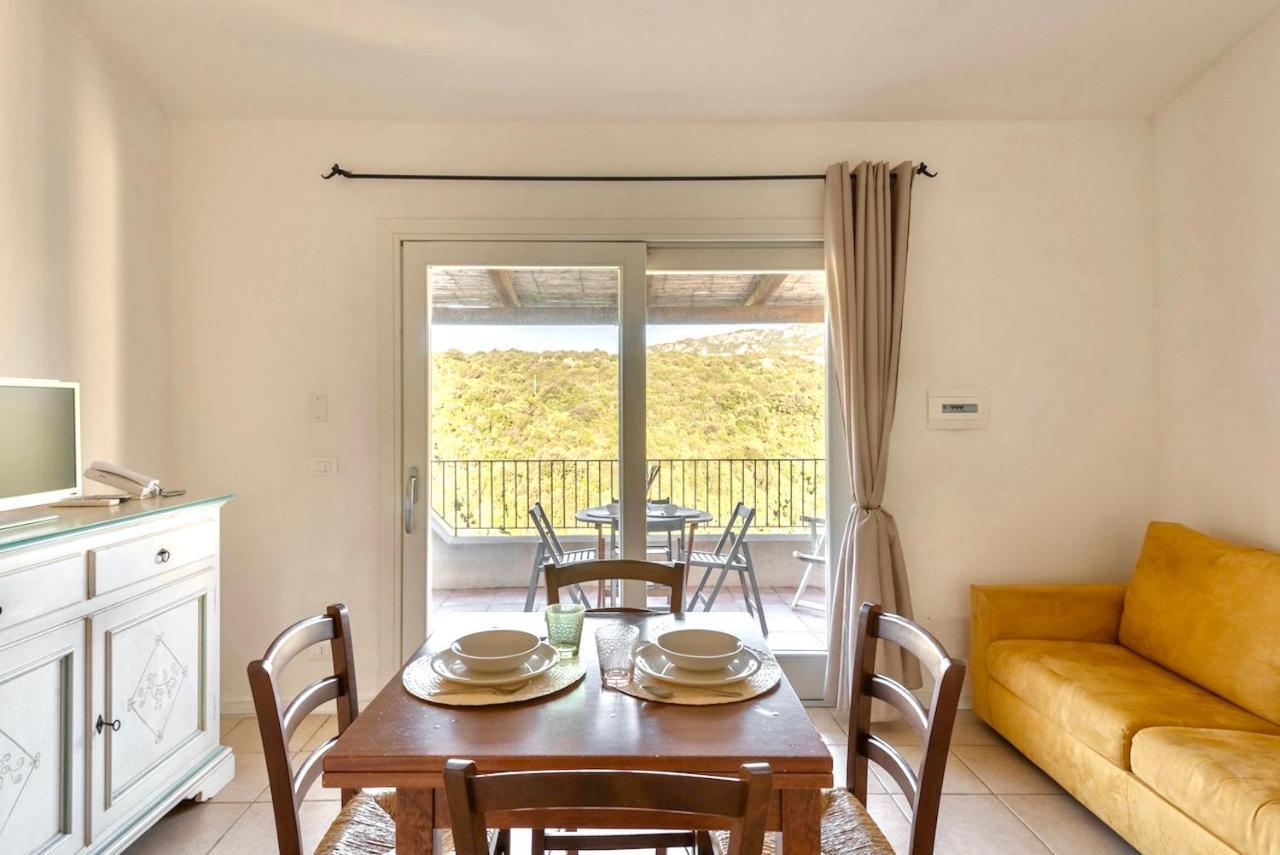 Cala Bitta Residence Con Piscina A 4 Km Da Baja Sardinia מראה חיצוני תמונה
