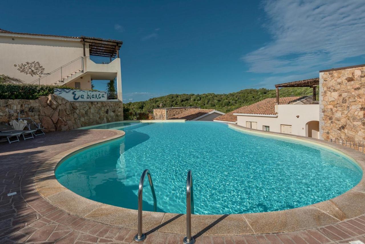 Cala Bitta Residence Con Piscina A 4 Km Da Baja Sardinia מראה חיצוני תמונה